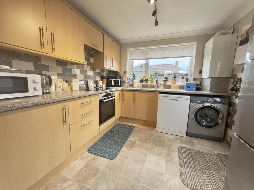 Property photo 3 of 16 Kitchen/Diner