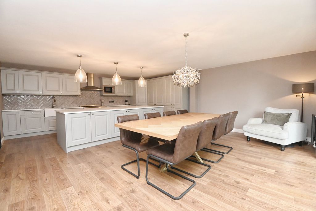 Property photo 2 of 44