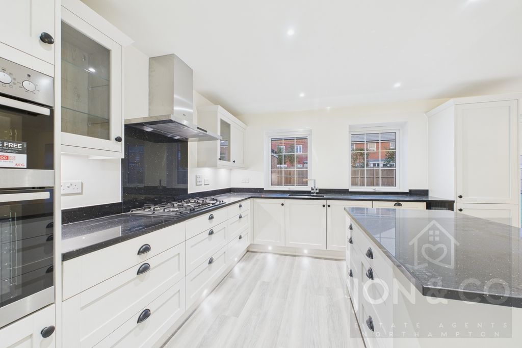 Property photo 3 of 24