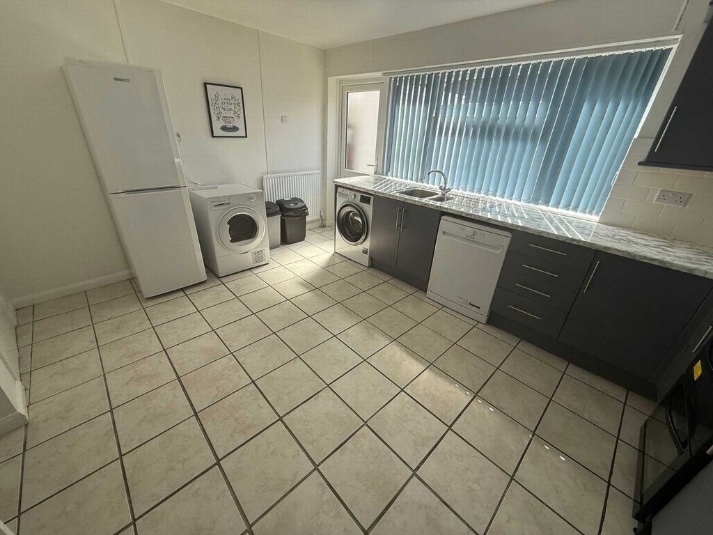 Property photo 2 of 5 Photo 5