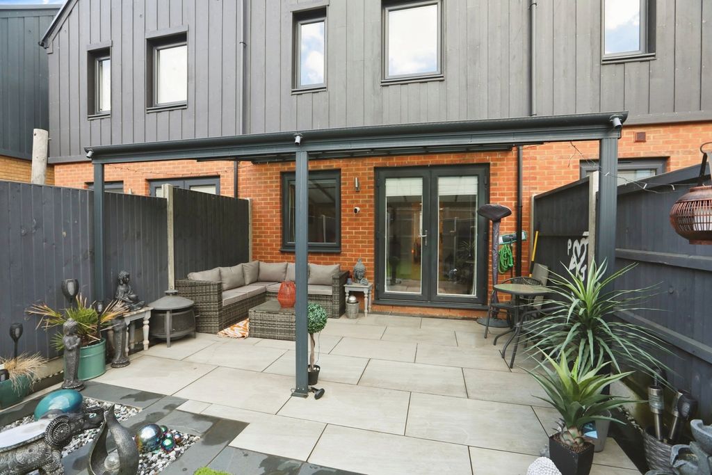 Property photo 2 of 17 Photo