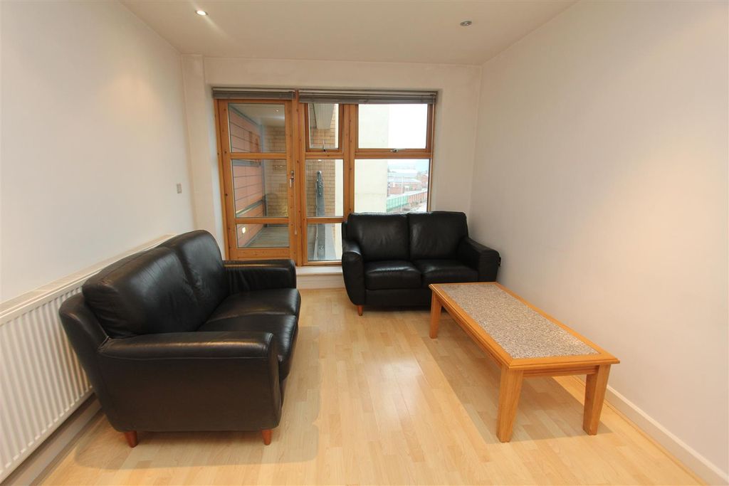 Property photo 1 of 10 Livingroom1.Jpg