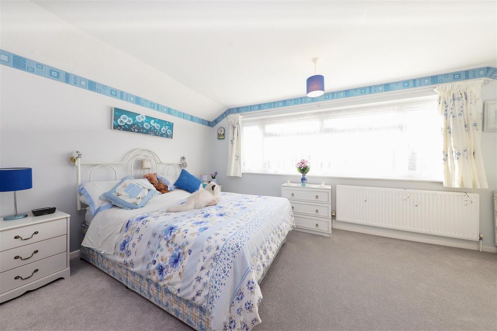 Property photo 2 of 12 Bedroom 1