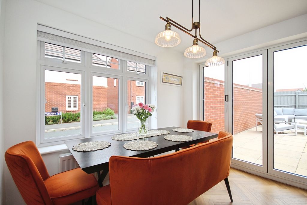 Property photo 3 of 17 Kitchen Dining Room