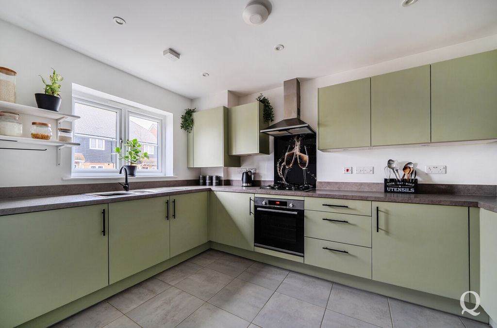 Property photo 2 of 19 4258A847-4d78-479...