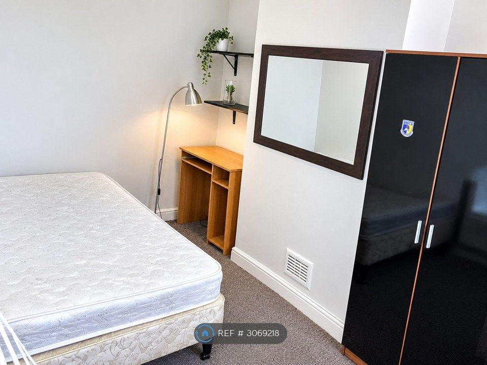 Property photo 2 of 13 Upstairs Room