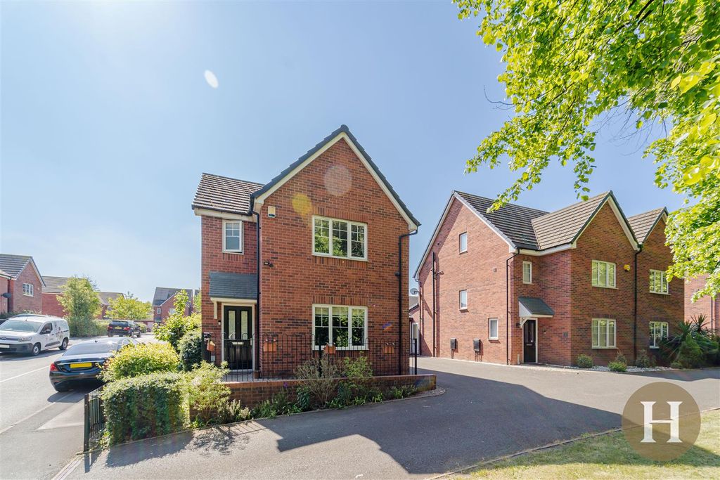 Property photo 1 of 30 Hadleigh Estate Agents-37.Jpg