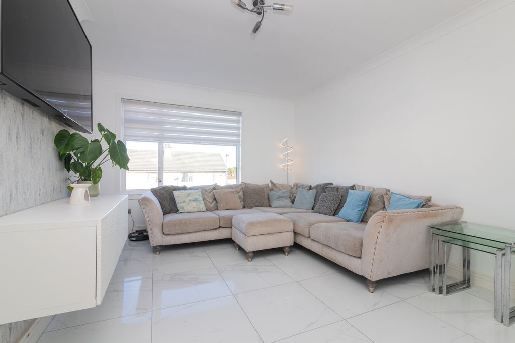 Property photo 3 of 16 10 Burnfoot Crescent Paisley Pa2 8Nr-9