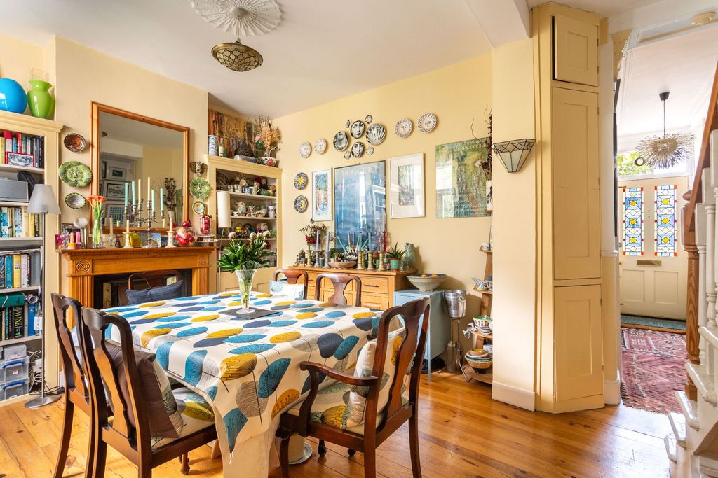 Property photo 2 of 25