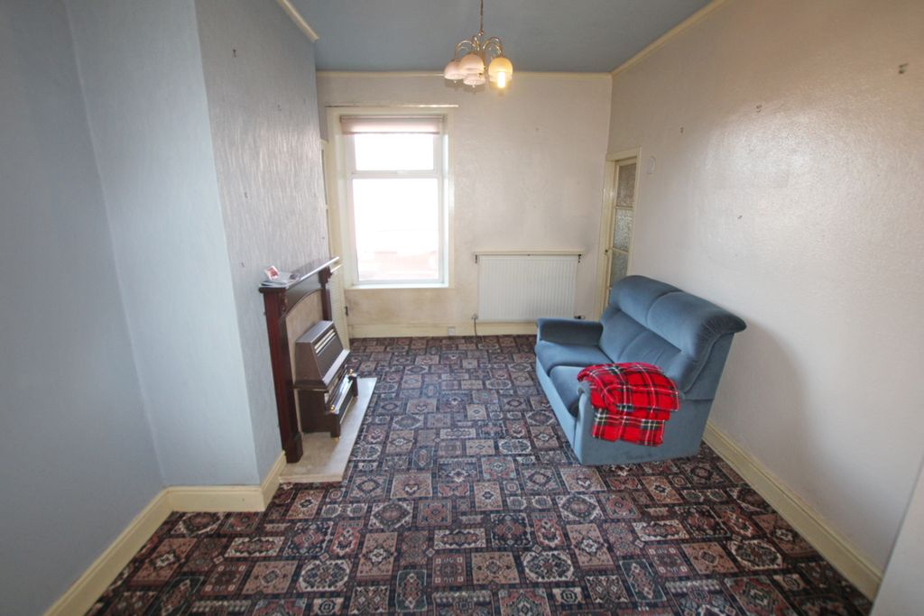 Property photo 3 of 9 3