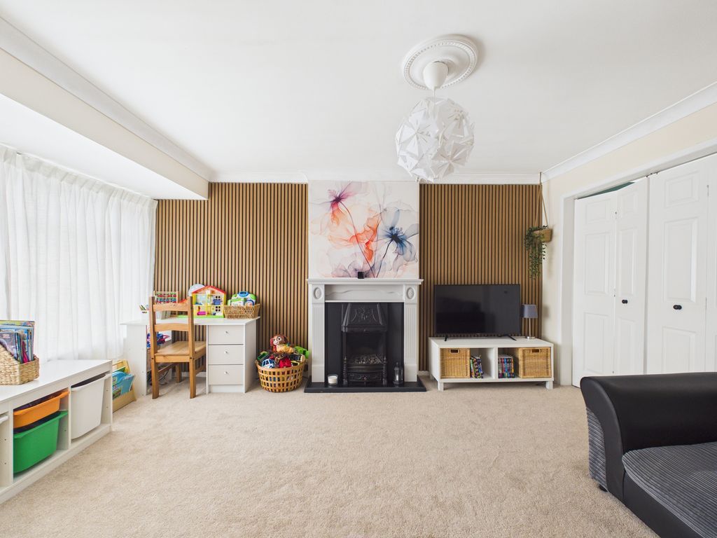 Property photo 3 of 28