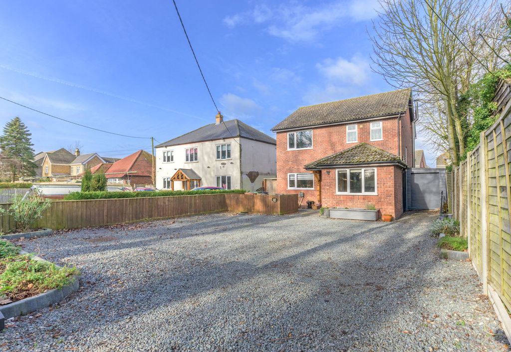 Property photo 2 of 34