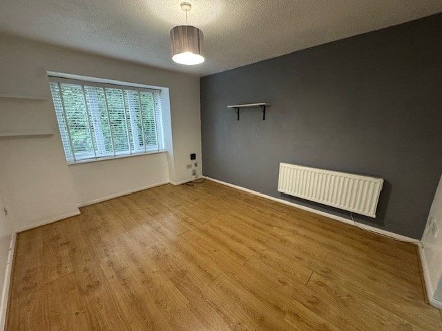 Property photo 2 of 6 Living Room