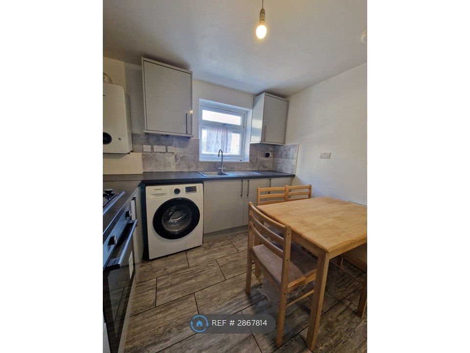 Property photo 3 of 19 Kitchen