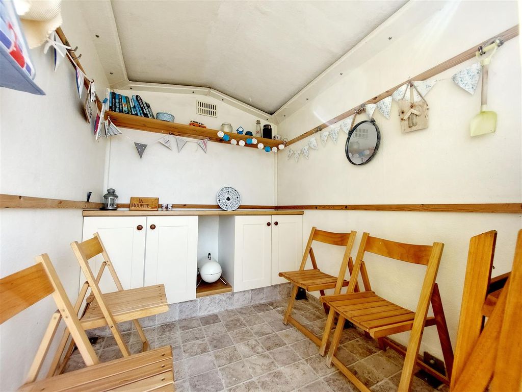 Property photo 2 of 6 Inside