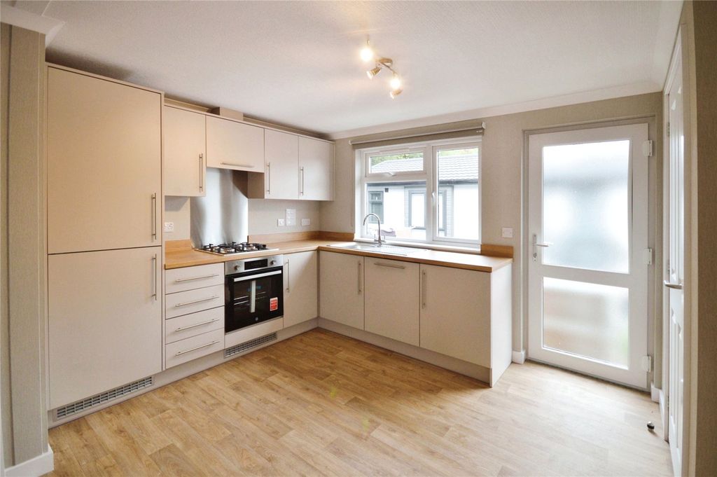 Property photo 2 of 12 Kitchen