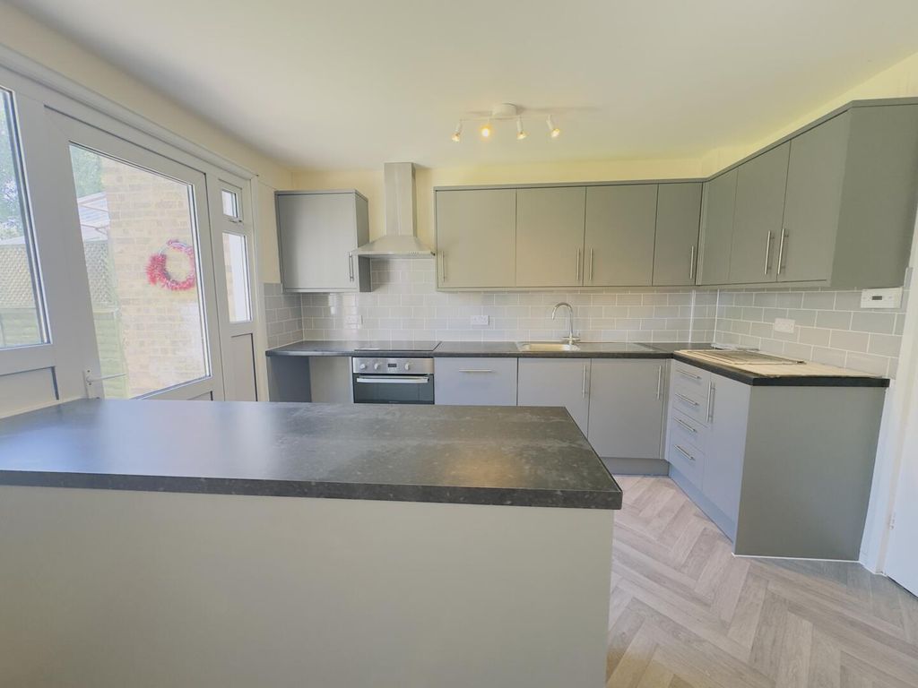 Property photo 3 of 14 Kitchen