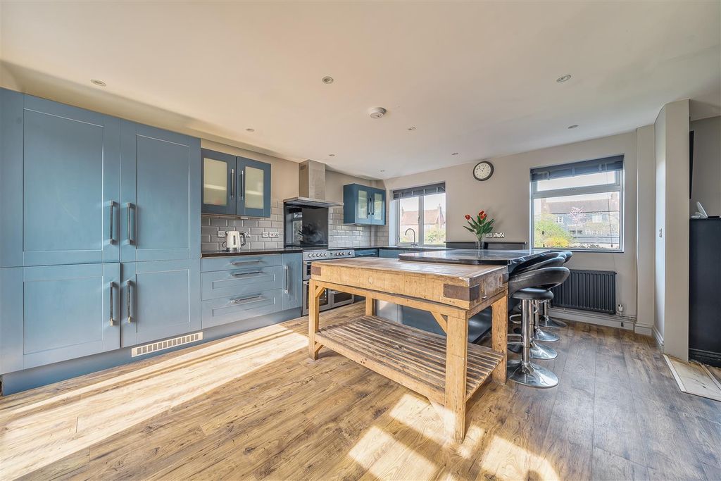 Property photo 2 of 13 1425251-13-69Bd4315Ddef5.Jpg