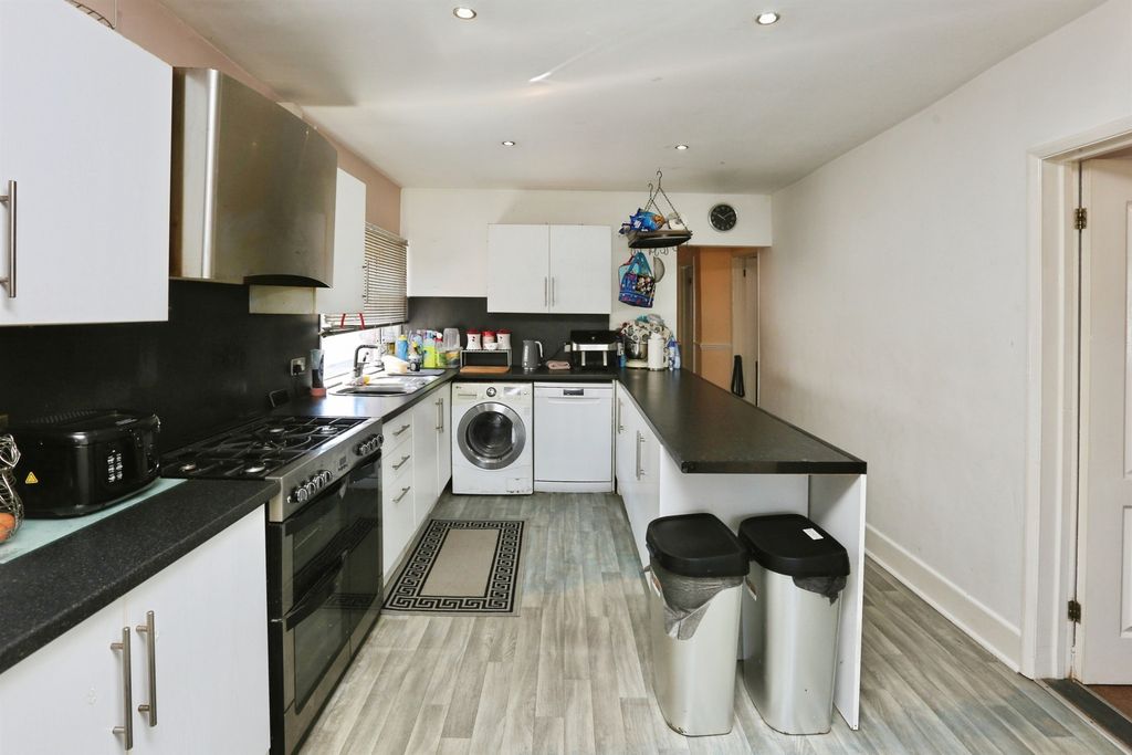 Property photo 2 of 18