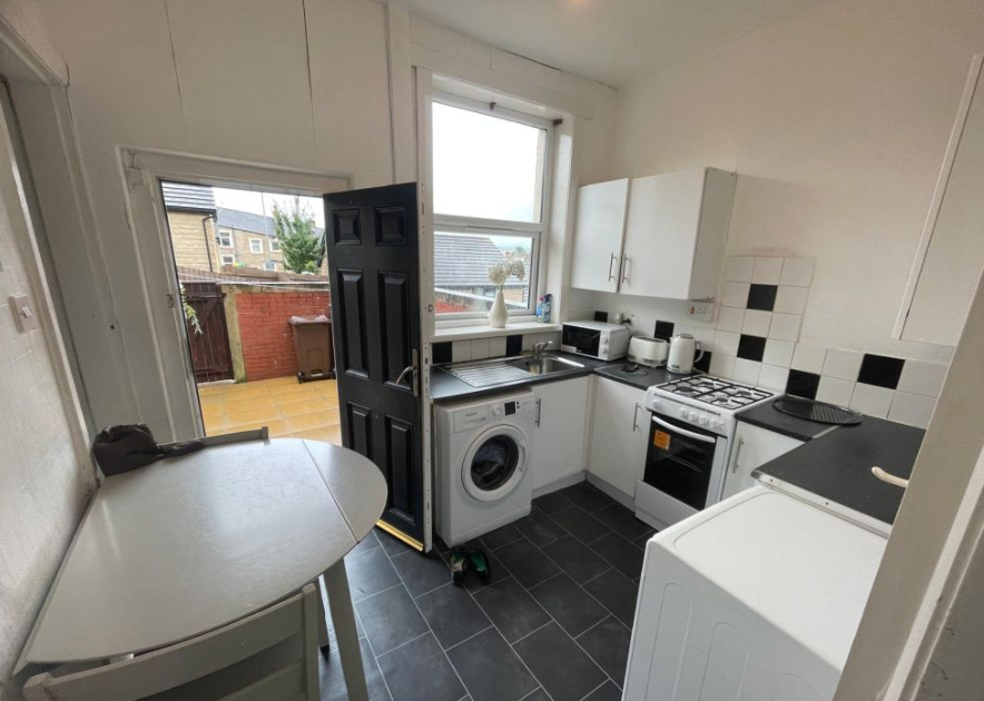 Property photo 3 of 6