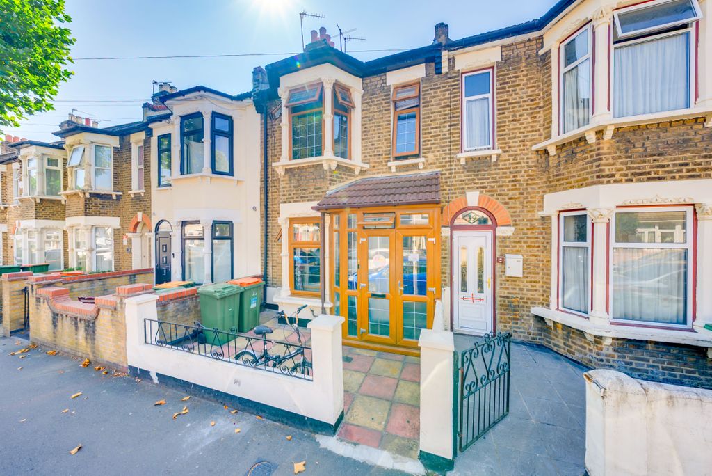 Property photo 2 of 30 A7S01944Hdr