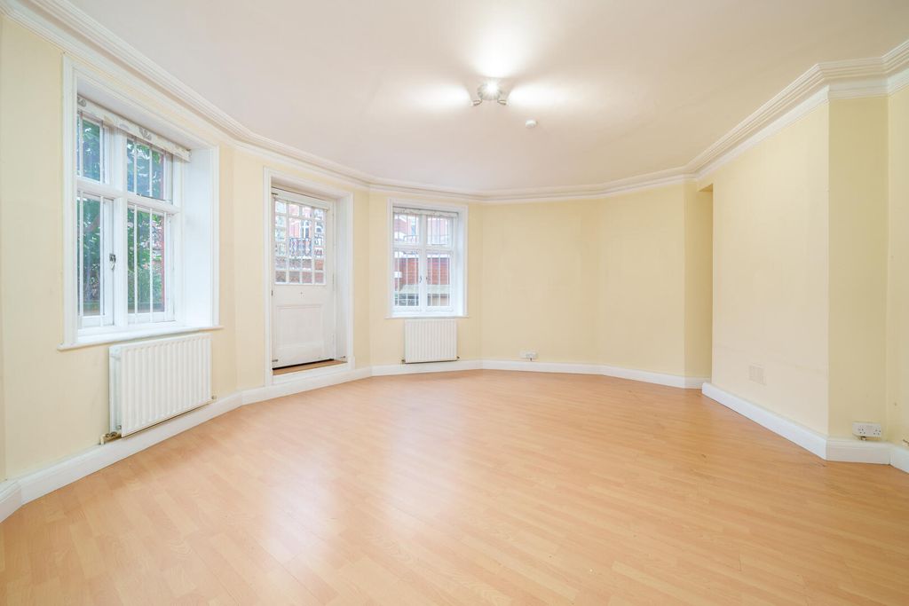 Property photo 3 of 4 Living Room