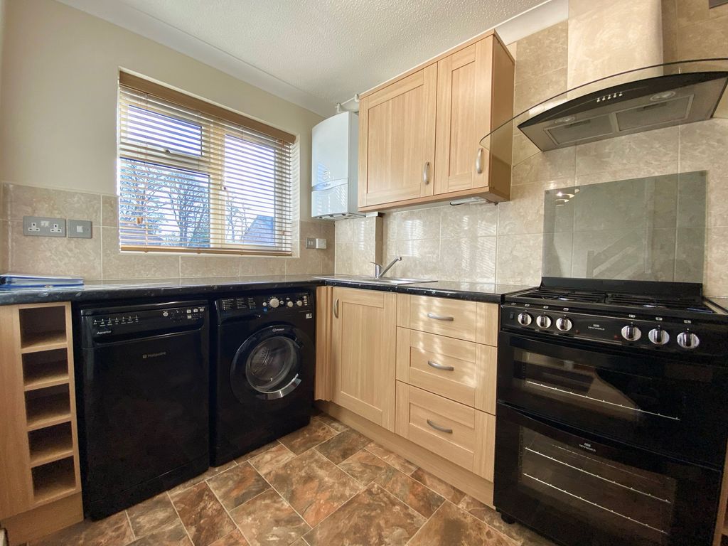 Property photo 2 of 11 Kitchen