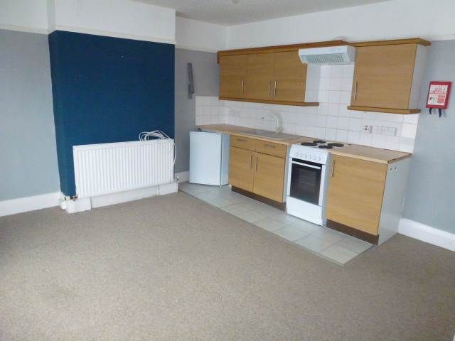 Property photo 3 of 9 Lounge/Kitchen