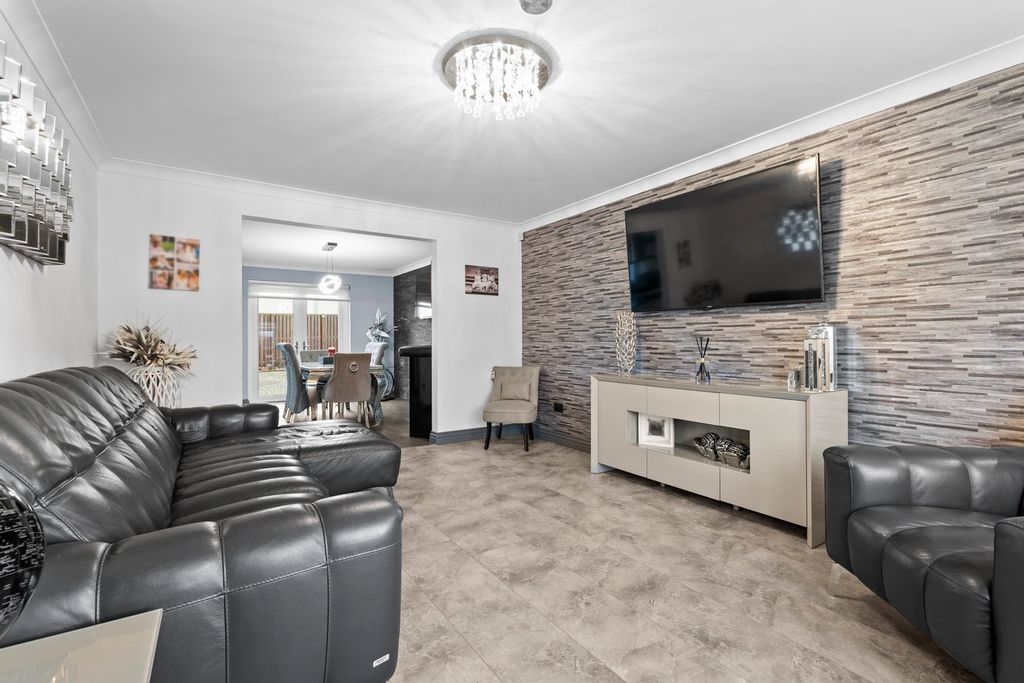 Property photo 2 of 27