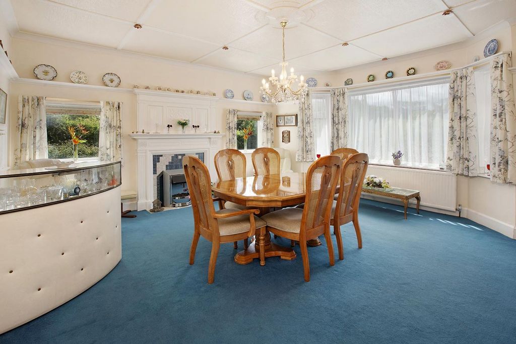Property photo 2 of 22