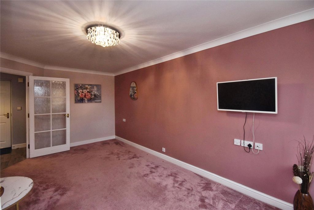 Property photo 3 of 14 Living Room