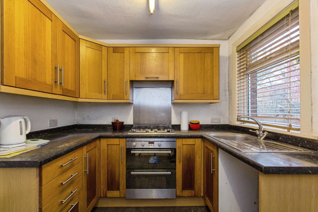 Property photo 3 of 16 Kitchen