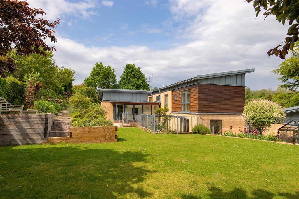 Property photo 1 of 41 Croydon_Hr_07.Jpg