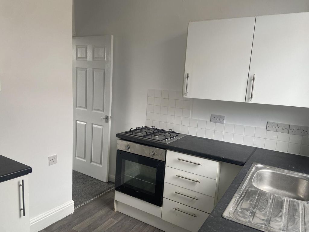 Property photo 2 of 7 Kitchen