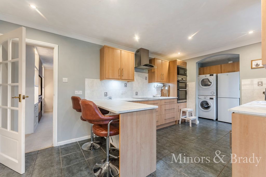 Property photo 3 of 17