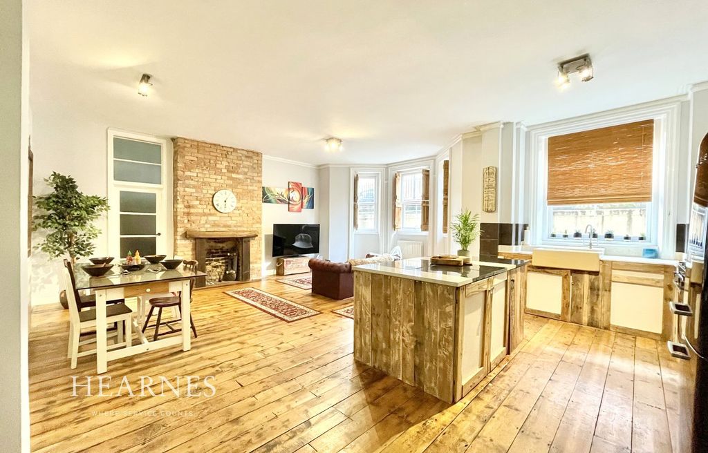 Property photo 1 of 21