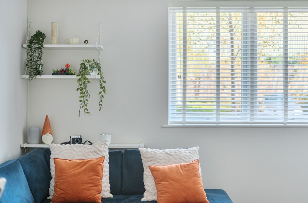 Property photo 3 of 16 1380300-8-691615E...