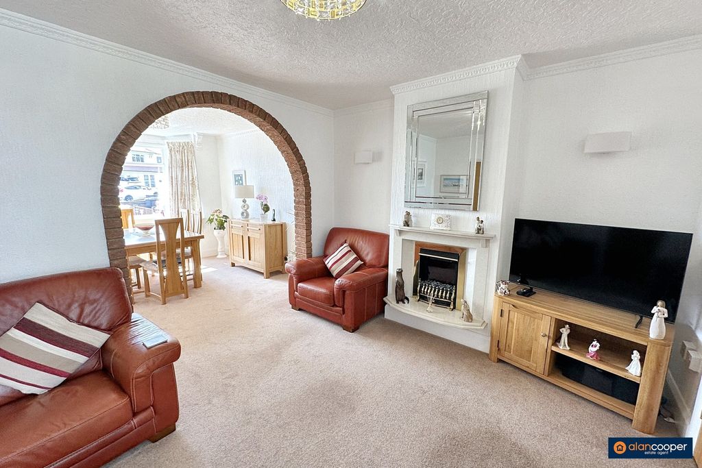 Property photo 2 of 19 4375154