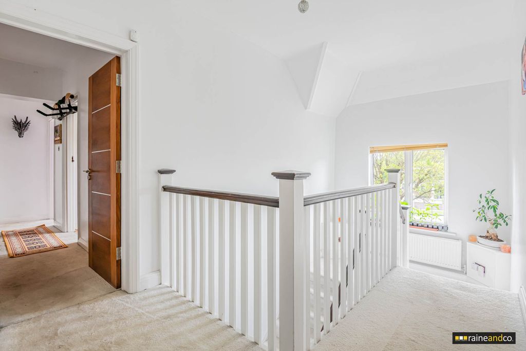 Additional image 12 of 5 bed detached house for saleMymms Drive, Brookmans Park, Hatfield AL9