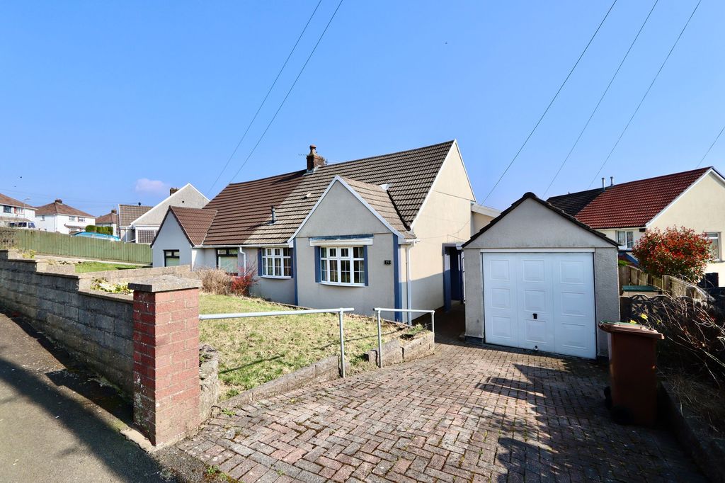 Property photo 1 of 32