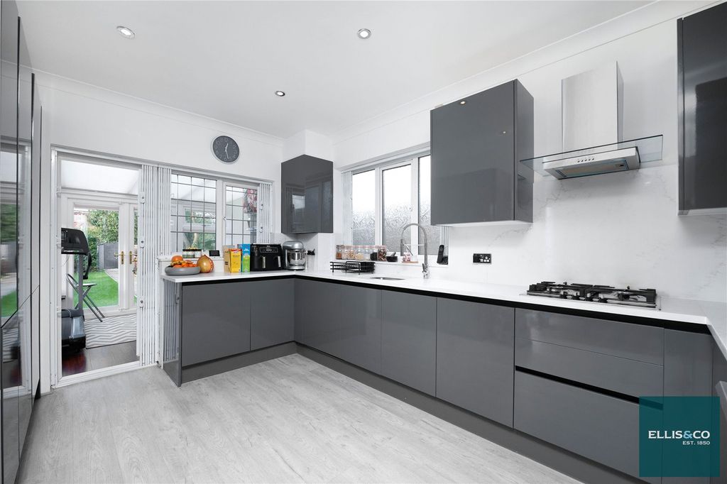 Property photo 1 of 18 Picture No. 33