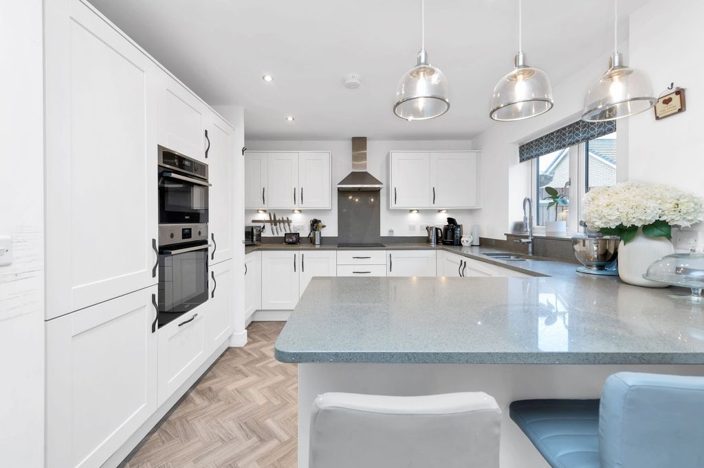 Property photo 3 of 21