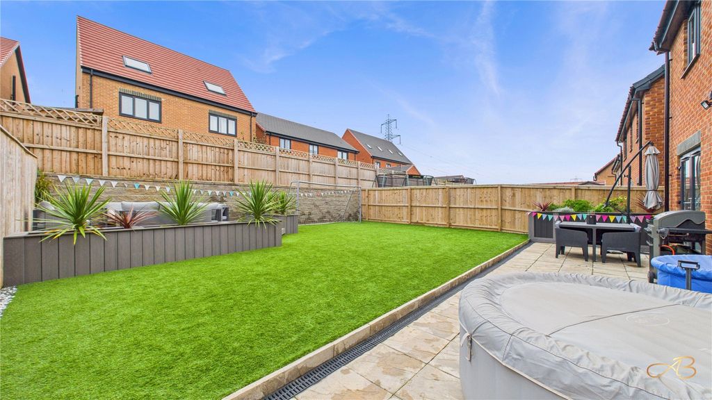 Property photo 2 of 26 Picture No. 24