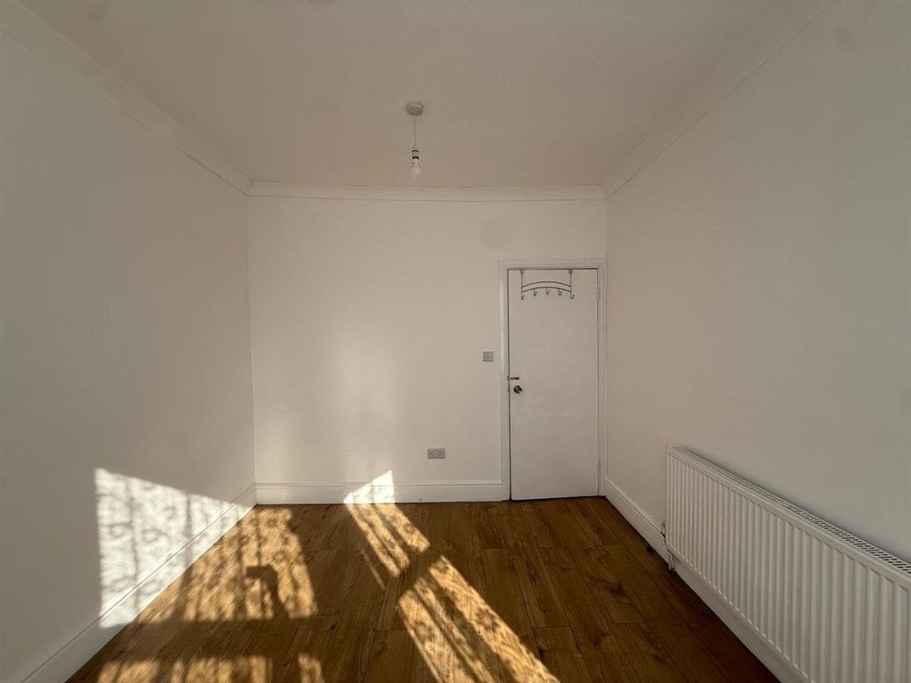 Property photo 3 of 11 Living Room