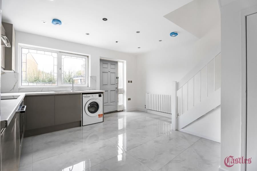 Property photo 2 of 25