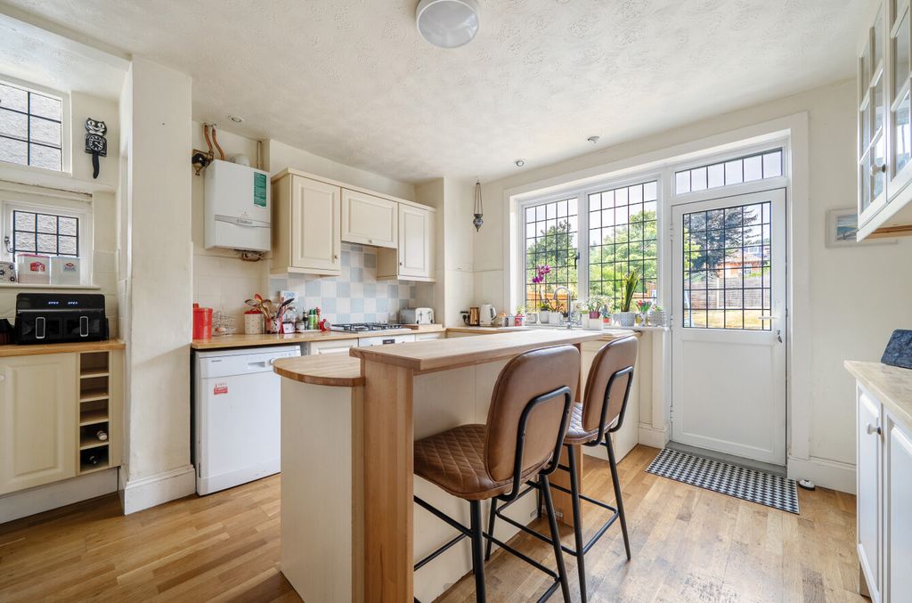 Property photo 2 of 19 1328590-16-6888Ae...