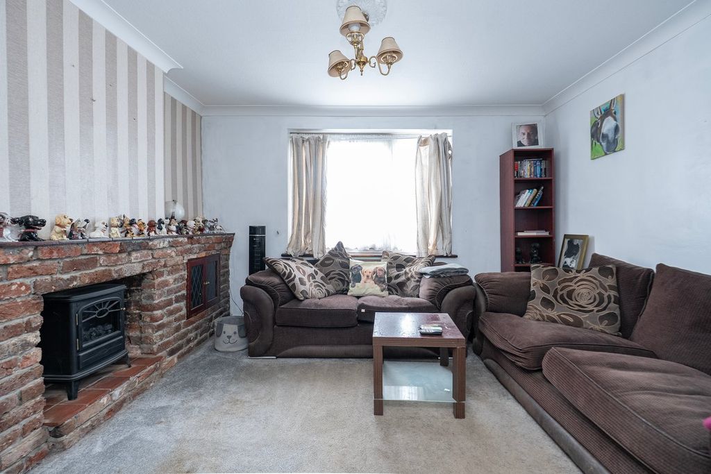 Property photo 2 of 8