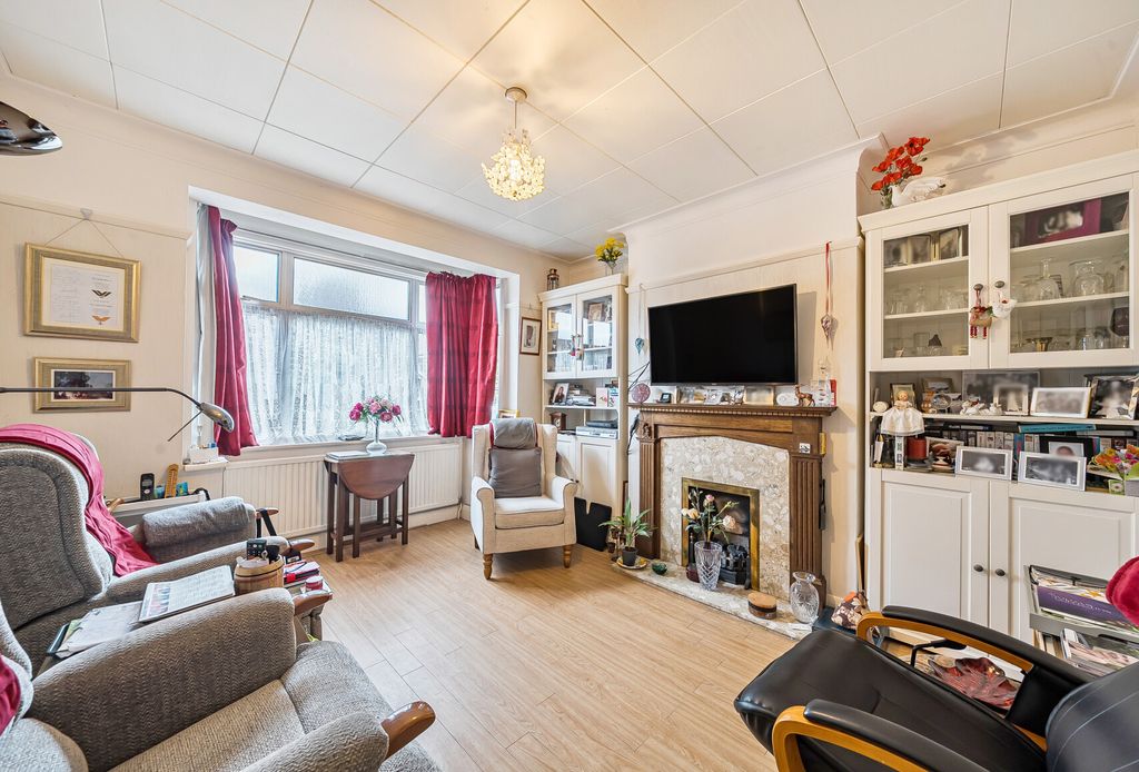 Property photo 2 of 18 1347160-12-68B6Fc...
