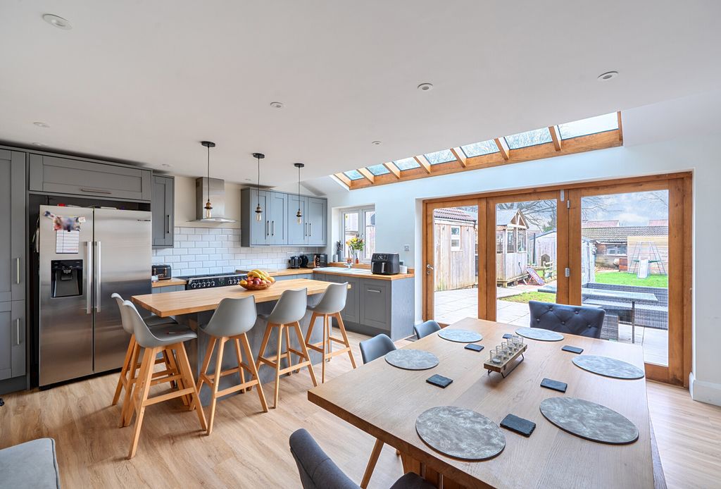 Property photo 1 of 19 1402464-7-6977A57...