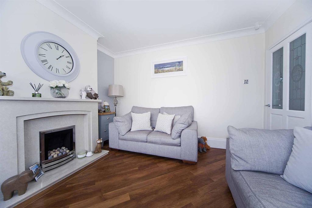 Property photo 3 of 33